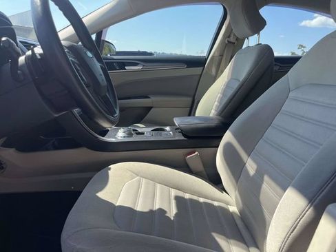 Used 2019 Ford Fusion SE FWD image 22