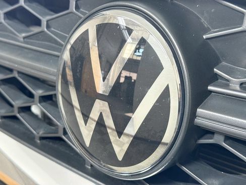 Certified 2024 Volkswagen Taos SE AWD/4WD image 30
