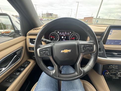 Used 2021 Chevrolet Suburban Premier image 14