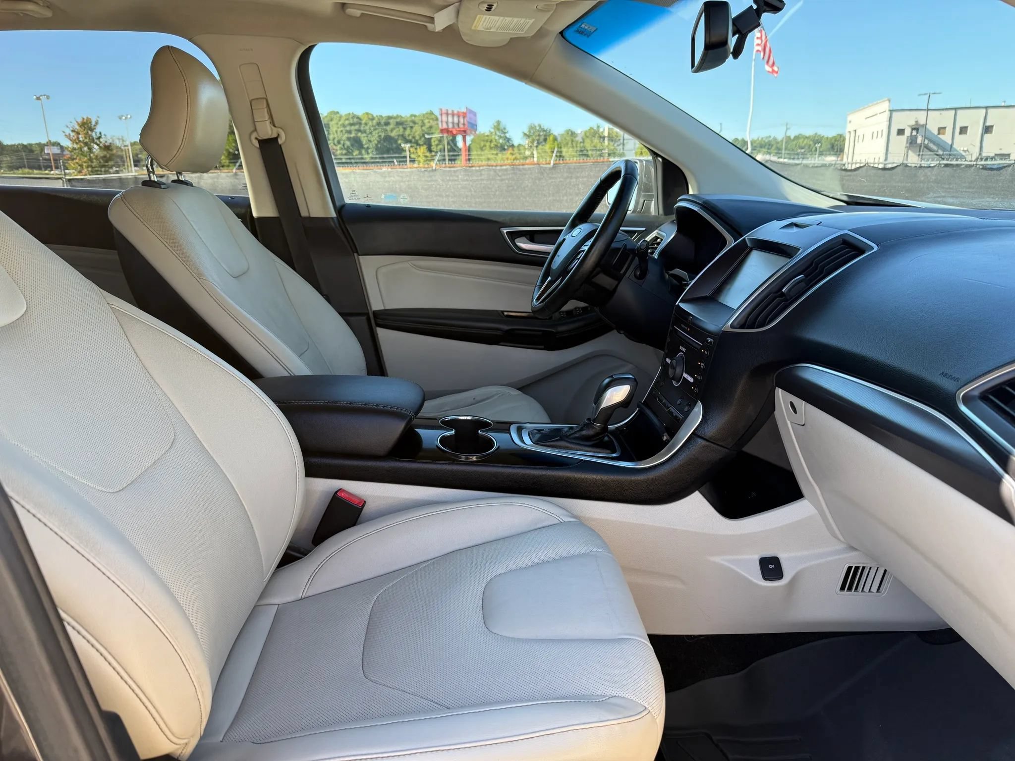 Used 2015 Ford Edge Titanium w/ Equipment Group 301A AWD/4WD image 18