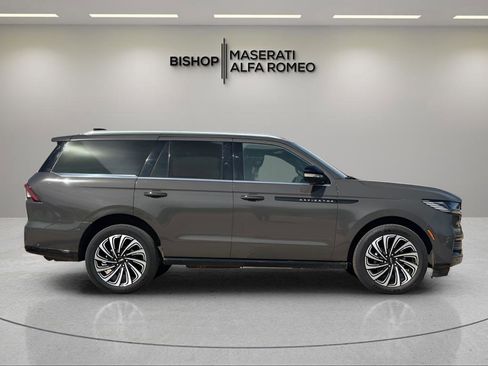 Used 2025 Lincoln Navigator Black Label AWD/4WD image 6