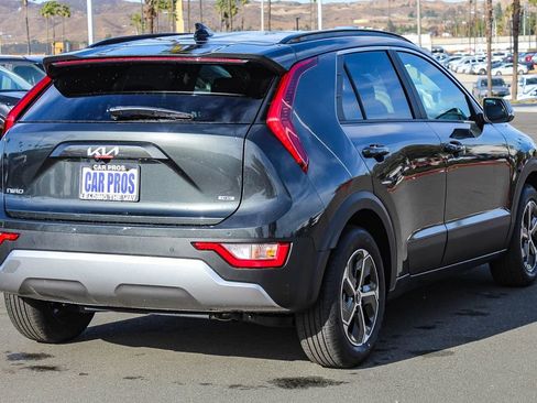Certified 2025 Kia Niro EX FWD image 9
