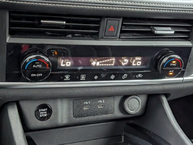 Used 2024 Nissan Rogue SV FWD image 26