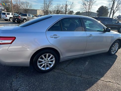 Used 2011 Toyota Camry SE image 5