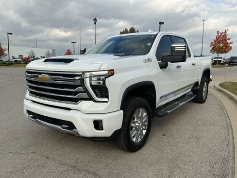Used 2025 Chevrolet Silverado 2500 High Country image 3