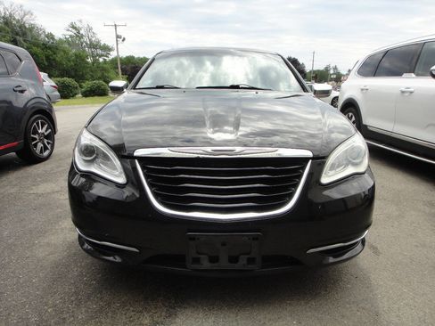 Used 2014 Chrysler 200 Limited w/ Sun/Sound Group FWD image 2