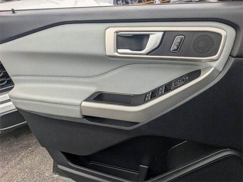 Used 2022 Ford Explorer XLT w/ Equipment Group 202A image 19