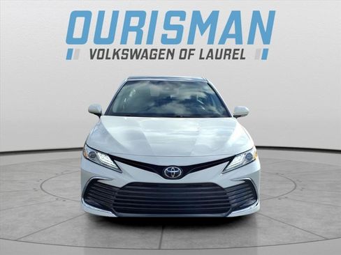 Used 2021 Toyota Camry XLE image 6