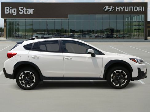 Used 2023 Subaru Crosstrek 2.0i Premium image 5
