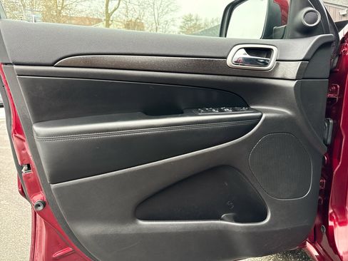 Used 2018 Jeep Grand Cherokee Altitude image 23