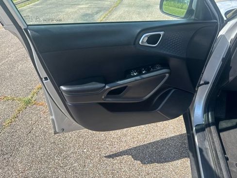 Used 2020 Kia Soul S FWD image 13