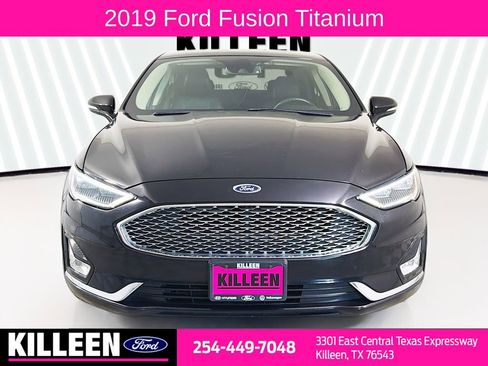 Used 2019 Ford Fusion Titanium image 2
