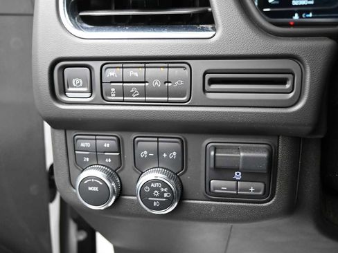 Used 2022 GMC Yukon XL AT4 w/ Max Trailering Package AWD/4WD image 10