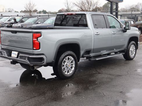 Used 2025 Chevrolet Silverado 2500 LTZ w/ LTZ Plus Package image 10