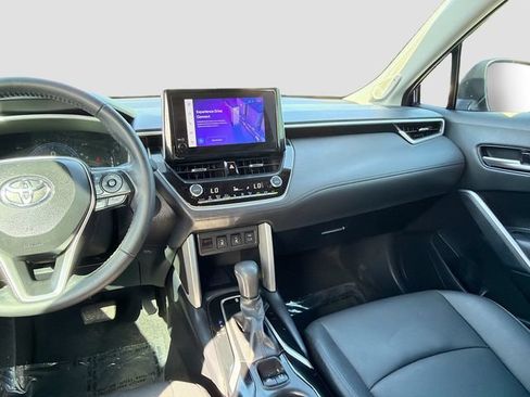 Used 2023 Toyota Corolla Cross XLE w/ Convenience Package FWD image 22