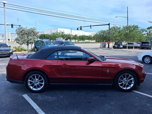 Used 2011 Ford Mustang Premium w/ 202A Rapid Spec Order Code RWD image 5