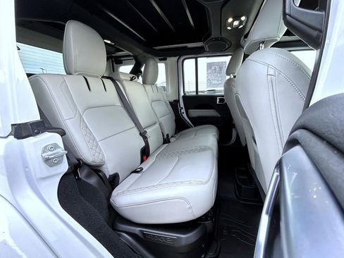Used 2022 Jeep Wrangler Unlimited Sahara image 19