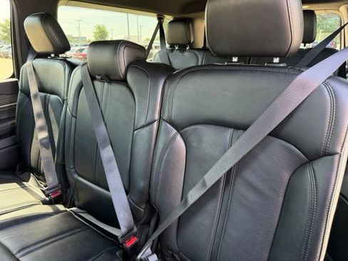 Used 2024 Jeep Wagoneer L Series II w/ Flexible Seating Group RWD image 20