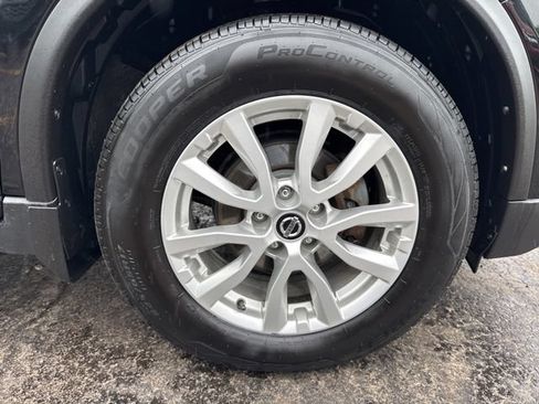 Used 2018 Nissan Rogue SV AWD/4WD image 32