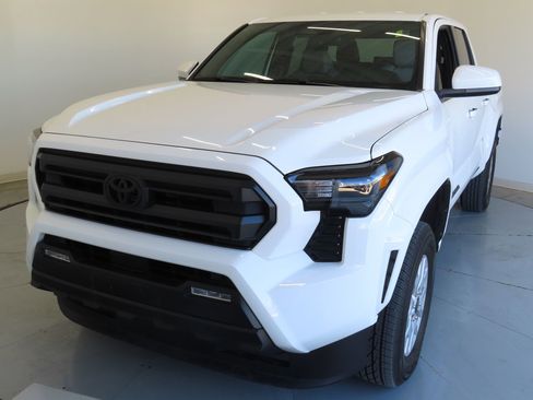 Used 2026 Toyota Tacoma SR5 image 9