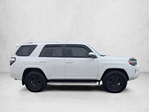 Used 2017 Toyota 4Runner SR5 Premium RWD image 4