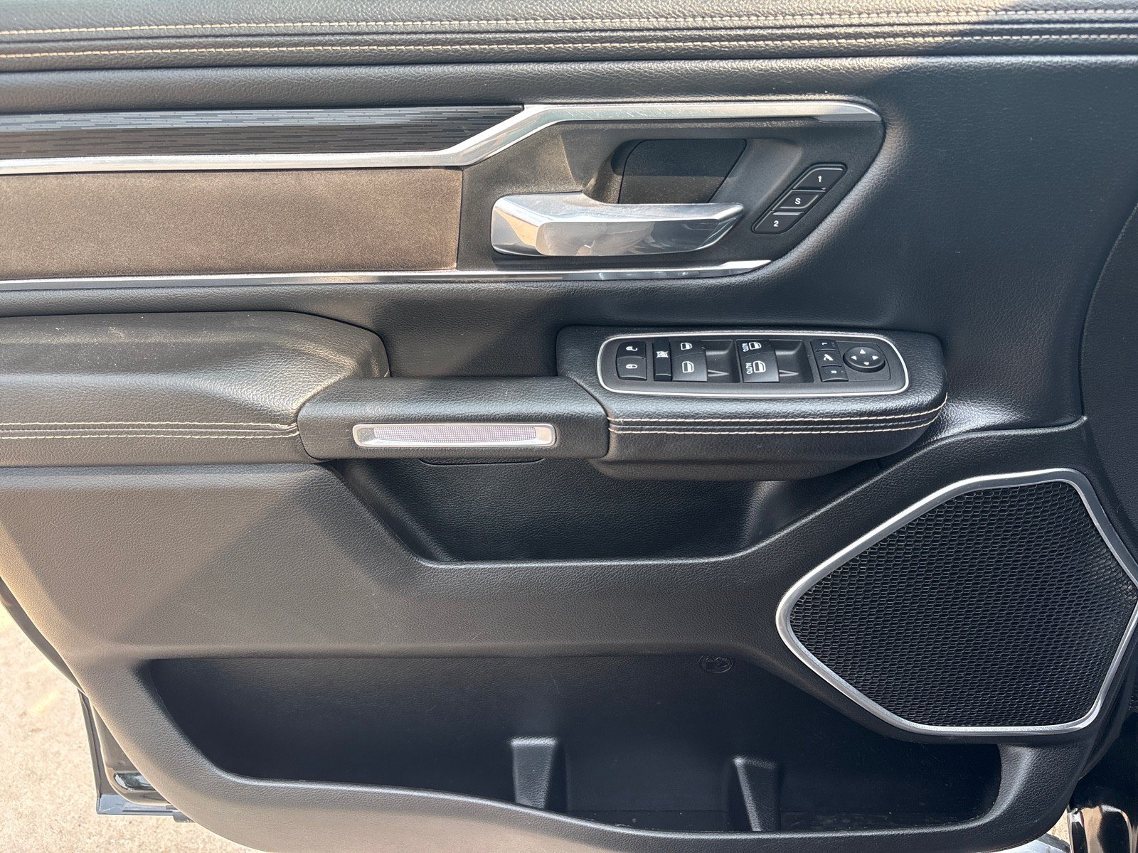Used 2023 RAM 1500 Laramie AWD/4WD image 15