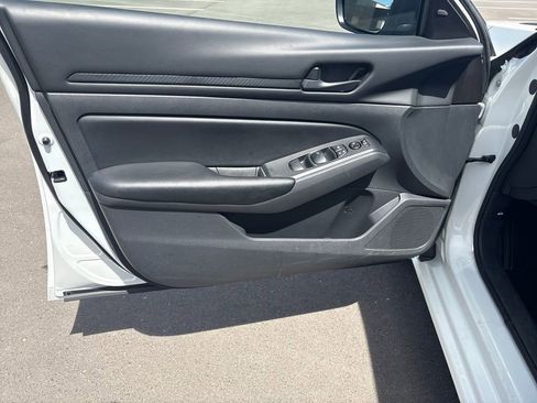 Used 2024 Nissan Altima 2.5 S FWD image 12