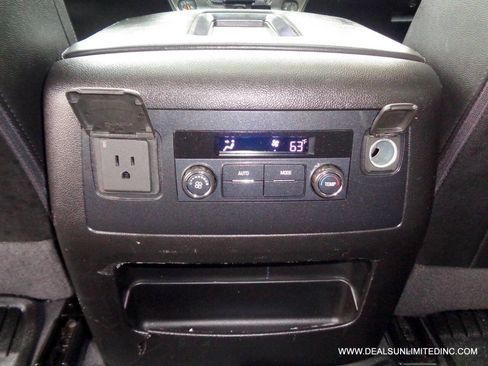 Used 2020 Chevrolet Suburban LT image 22