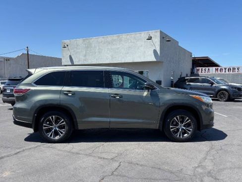 Used 2016 Toyota Highlander XLE AWD/4WD image 2