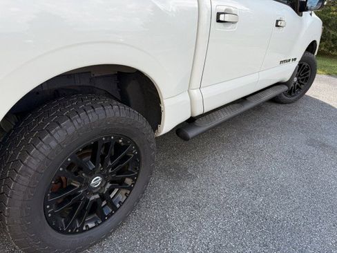 Used 2018 Nissan Titan SL w/ Midnight Edition image 28