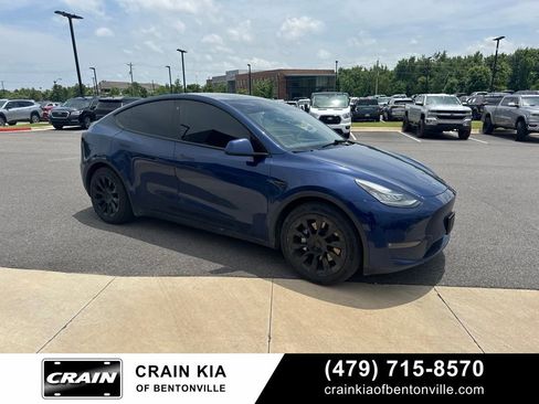 Used 2022 Tesla Model Y Long Range AWD/4WD image 2