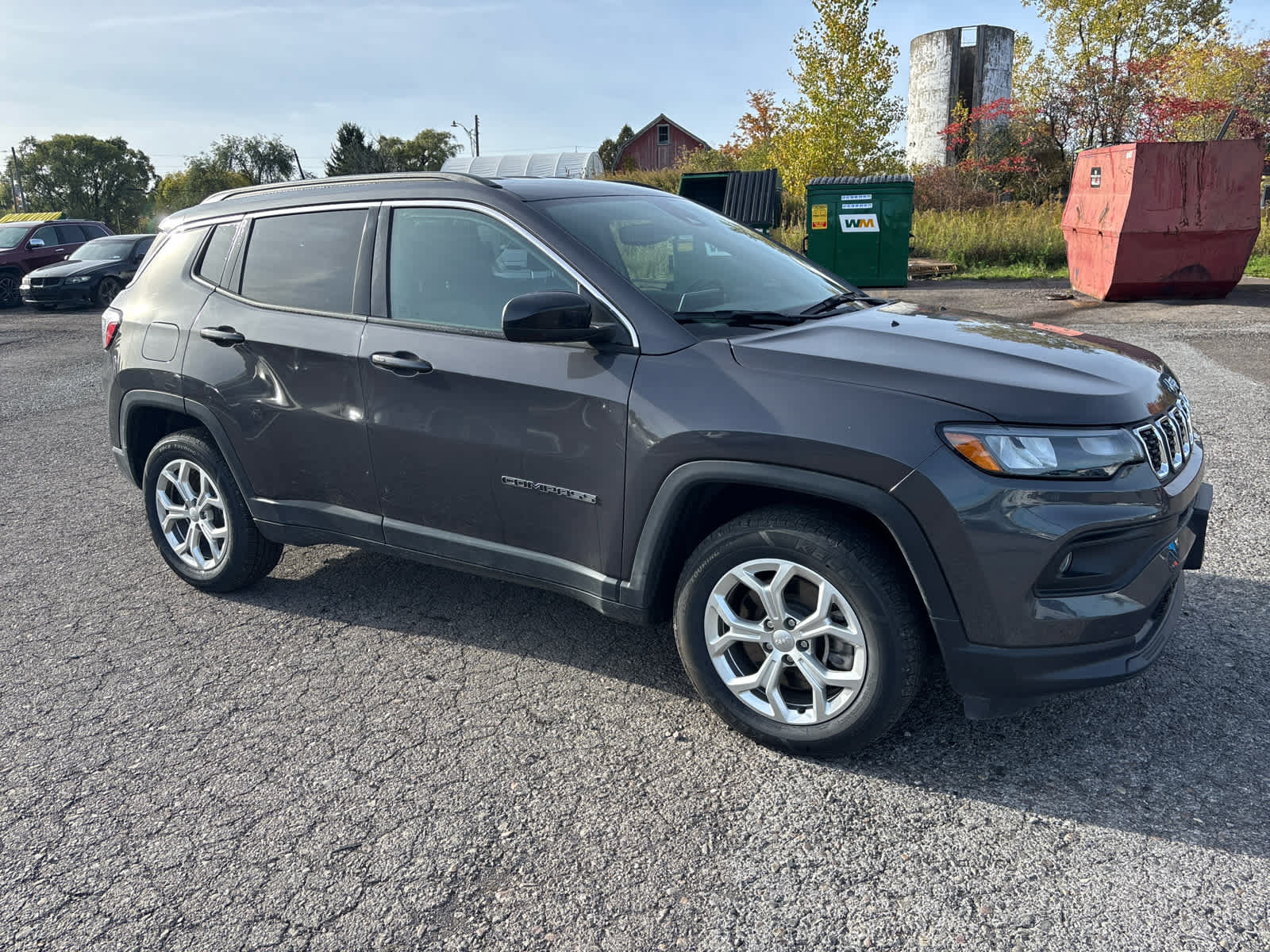 Used 2024 Jeep Compass Latitude w/ Convenience Group AWD/4WD image 3