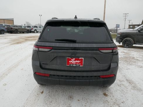 New 2025 Jeep Grand Cherokee Altitude image 5