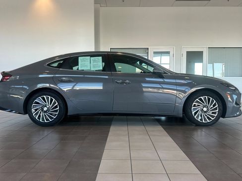 Used 2022 Hyundai Sonata Limited FWD image 3