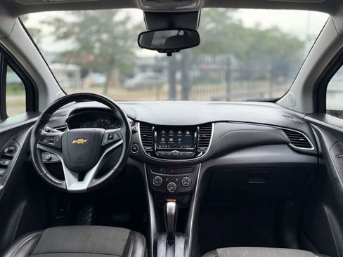 Used 2019 Chevrolet Trax LT w/ LT Convenience Package image 14