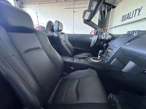 Used 2005 Nissan 350Z Touring image 19