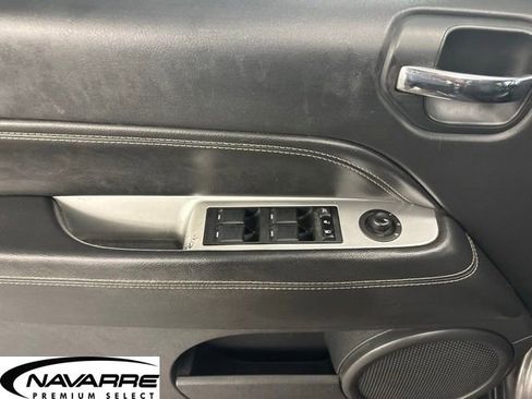 Used 2015 Jeep Compass High Altitude FWD image 17