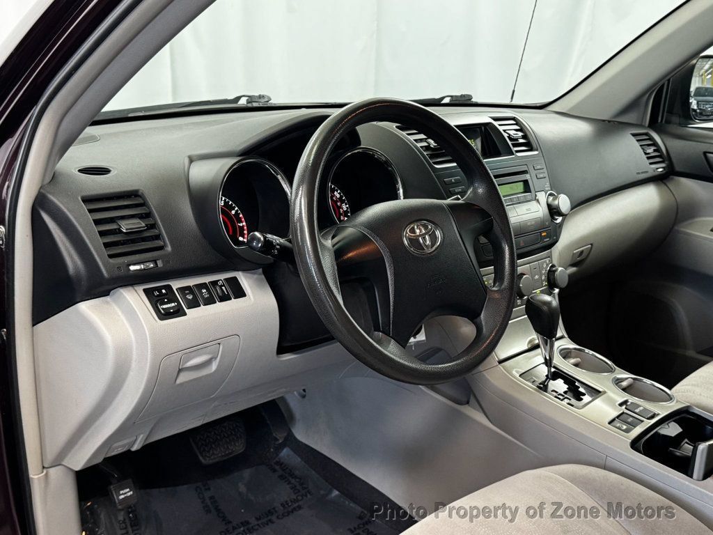 Used 2011 Toyota Highlander 4WD w/ Tow Pkg image 5