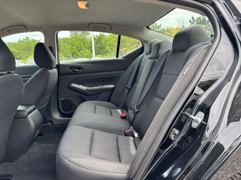 Used 2025 Nissan Altima 2.5 SV FWD image 24