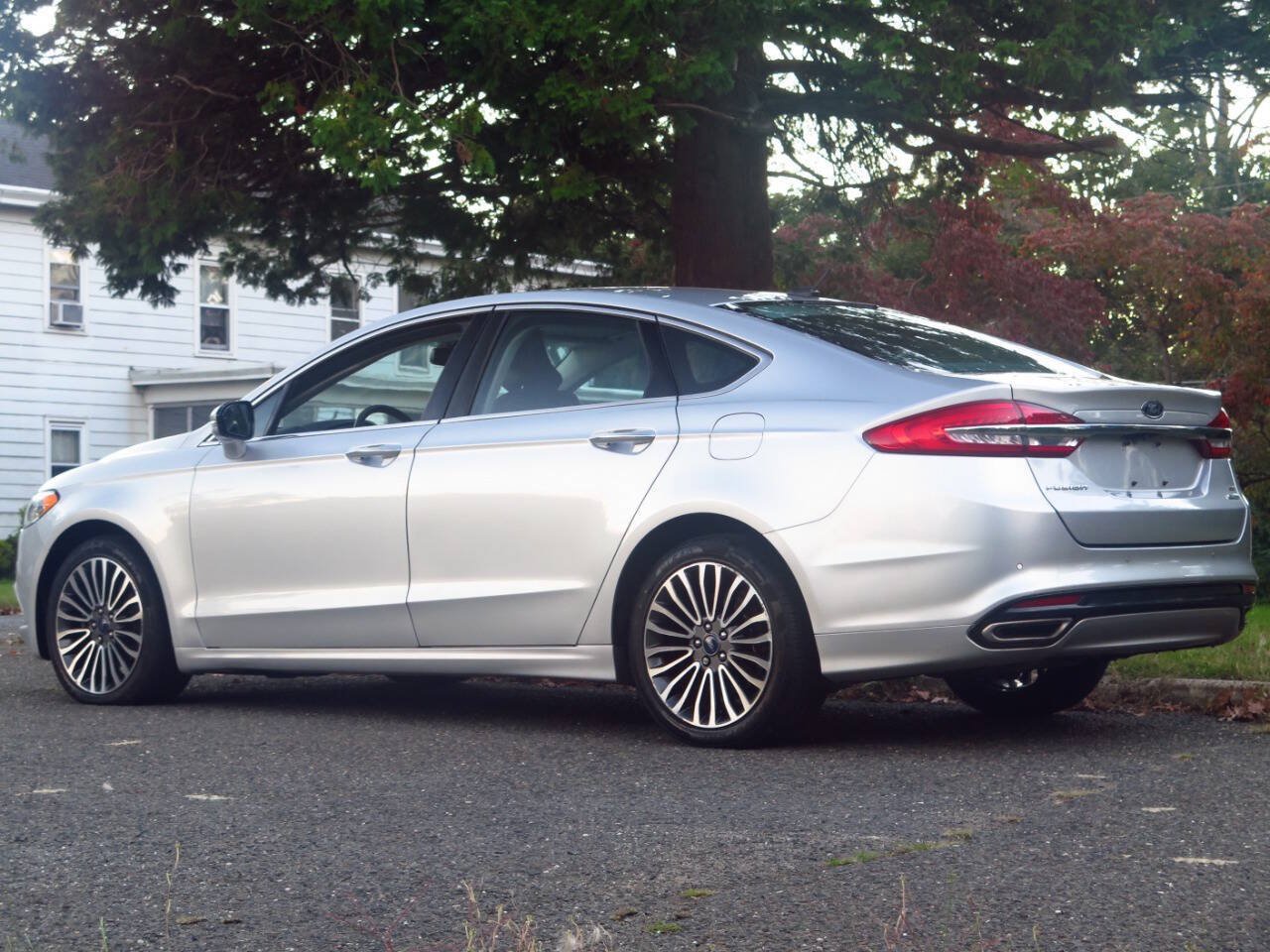 Used 2017 Ford Fusion SE w/ Fusion SE Technology Package AWD/4WD image 3