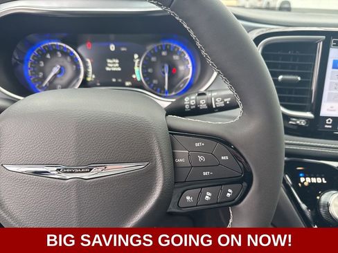 New 2026 Chrysler Pacifica Limited image 24