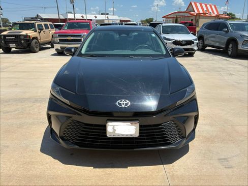 Used 2025 Toyota Camry LE FWD image 11