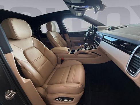 Used 2021 Porsche Cayenne Coupe image 17