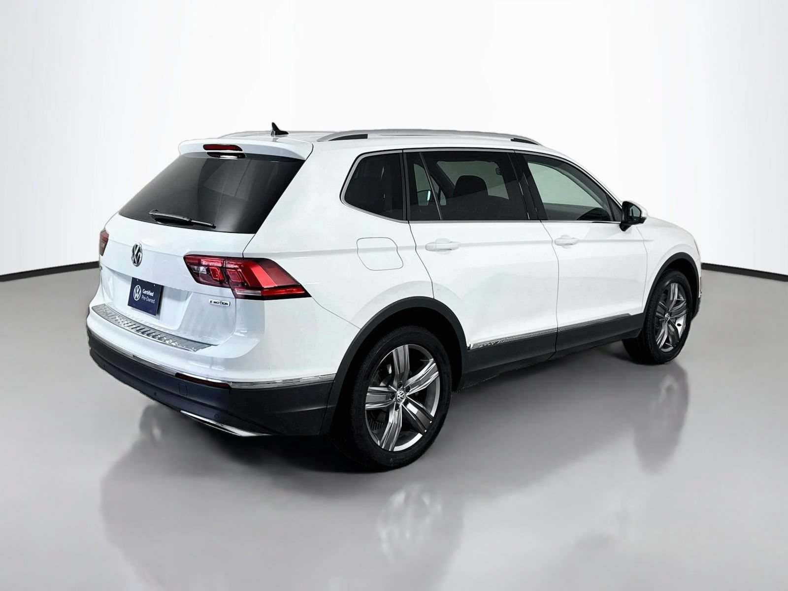Used 2021 Volkswagen Tiguan SEL AWD/4WD image 9