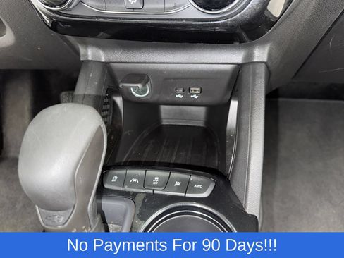Used 2025 Chevrolet TrailBlazer LT AWD/4WD image 19