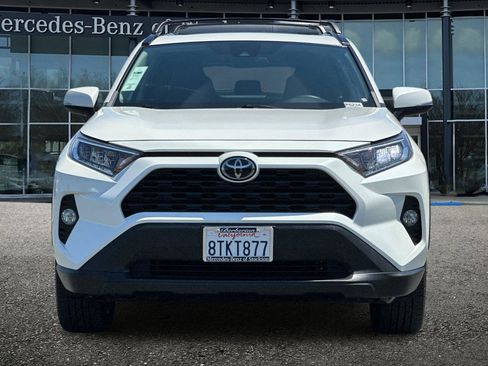 Used 2021 Toyota RAV4 XLE Premium image 9