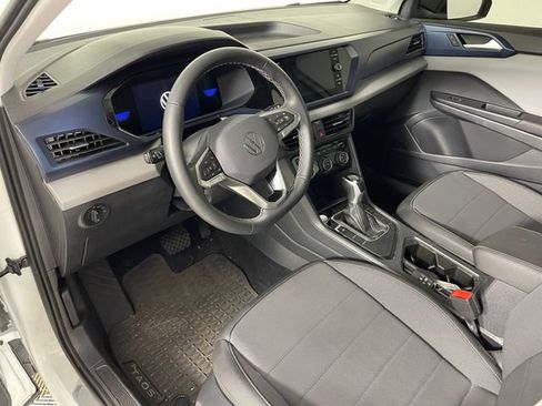 Used 2023 Volkswagen Taos SE FWD image 3