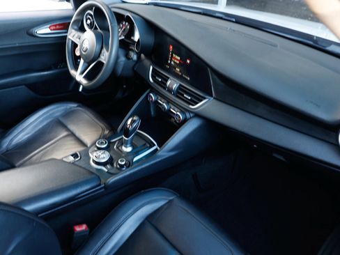 Used 2019 Alfa Romeo Giulia w/ Quick Order Package 22K Sport image 18