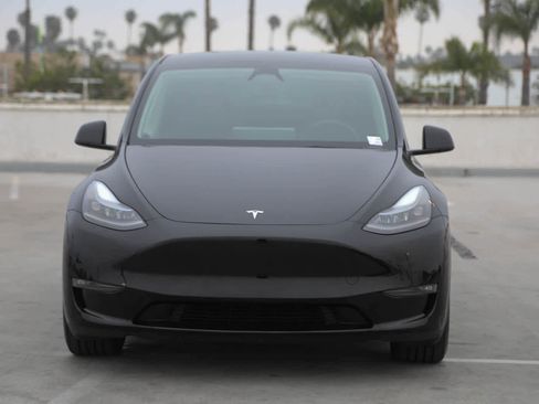 Used 2024 Tesla Model Y Performance AWD/4WD image 3