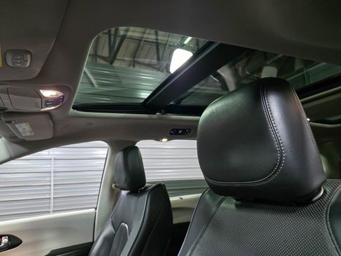 Used 2020 Chrysler Pacifica Limited image 15